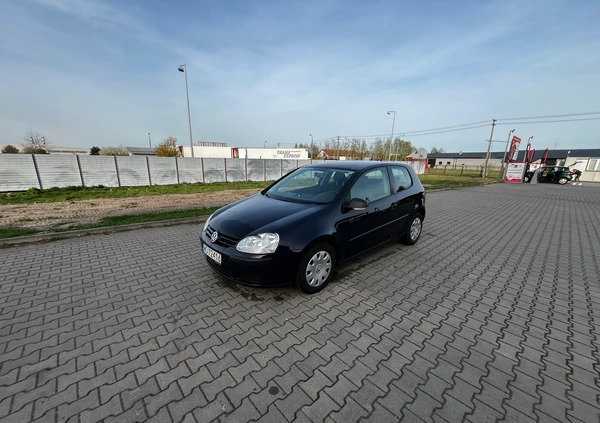 Volkswagen Golf cena 9500 przebieg: 293000, rok produkcji 2006 z Ostrołęka małe 137